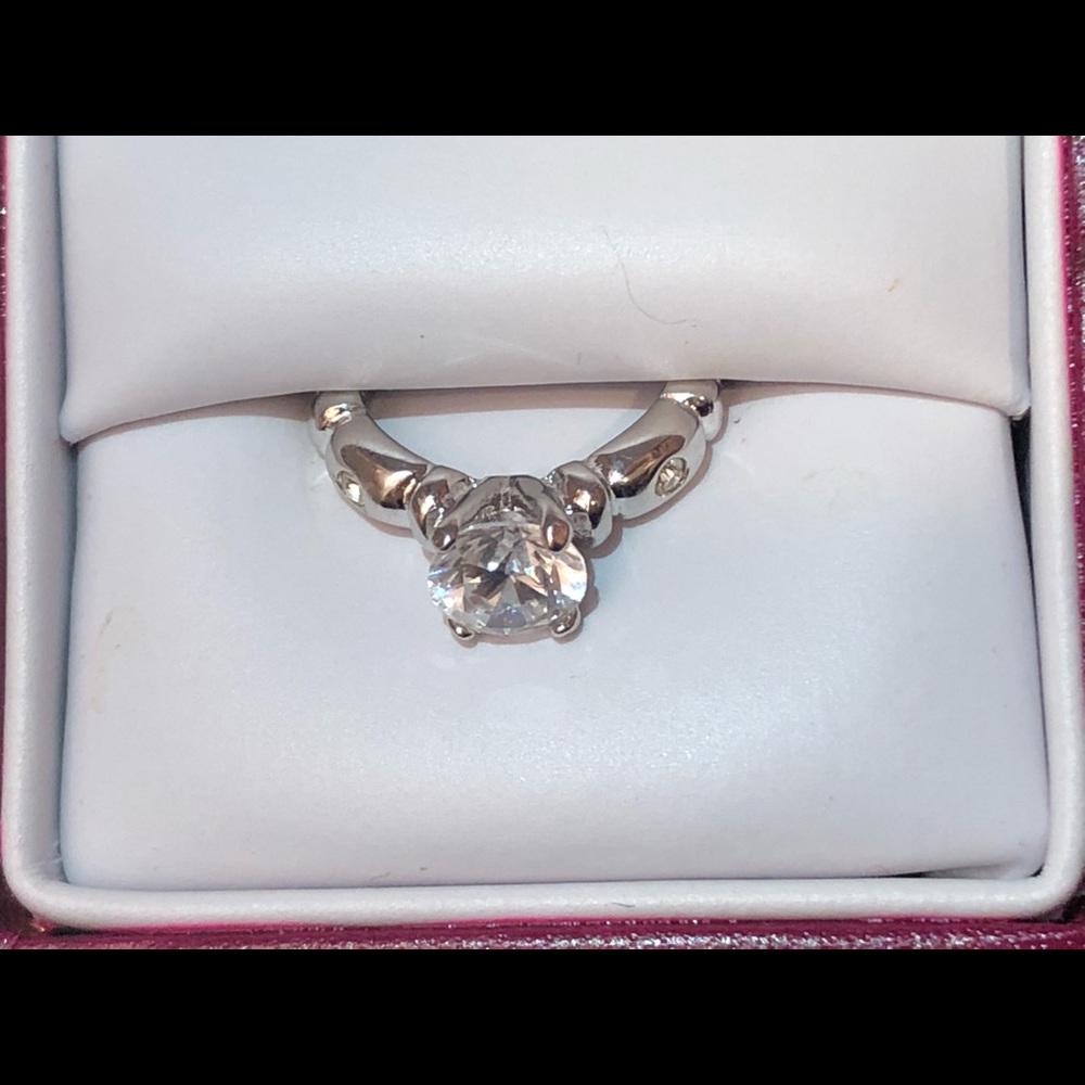 Ring 💍 - Picture 3 of 12